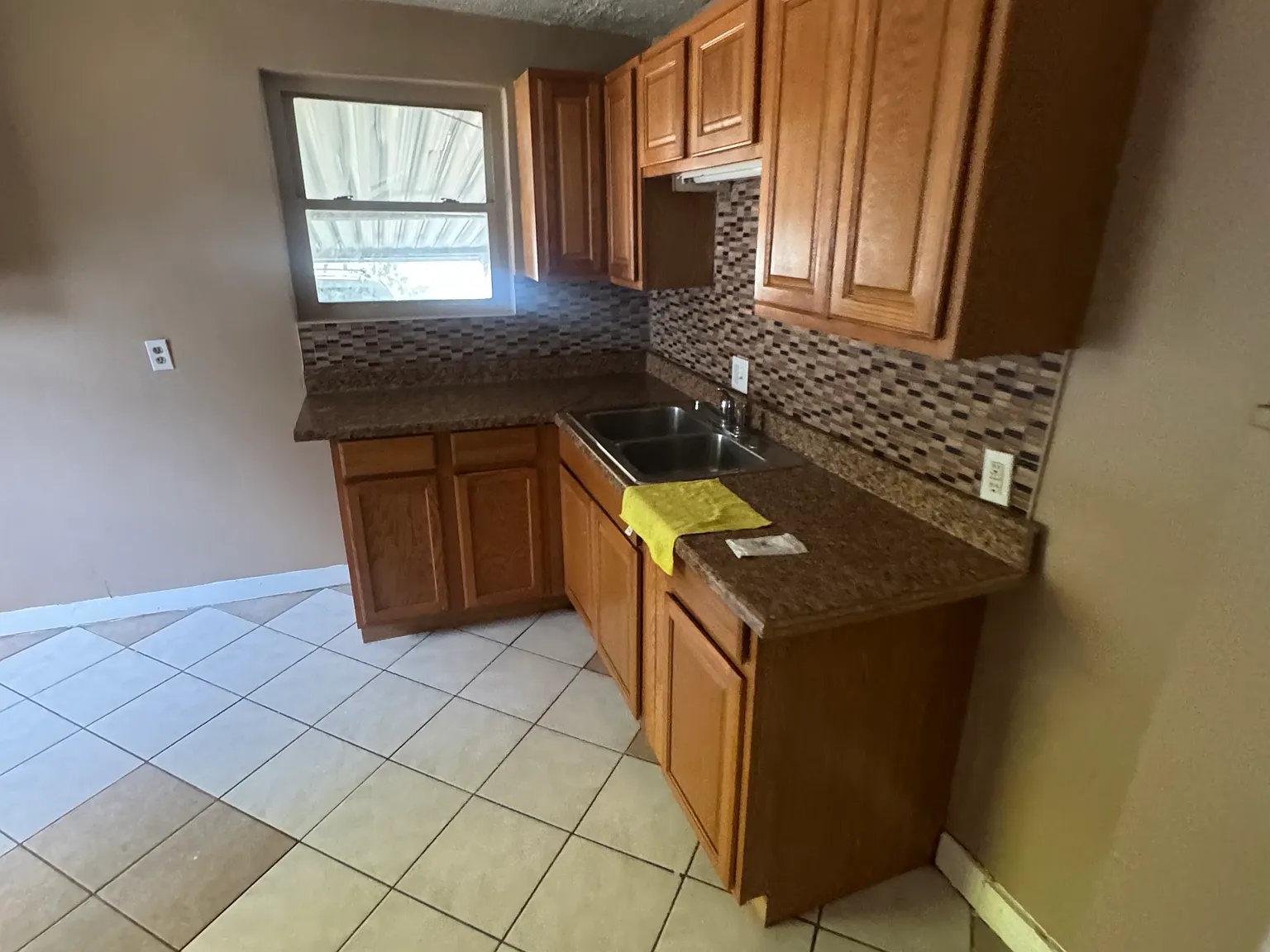3 bed, 1036 sqft, $1,000 — Photo 3
