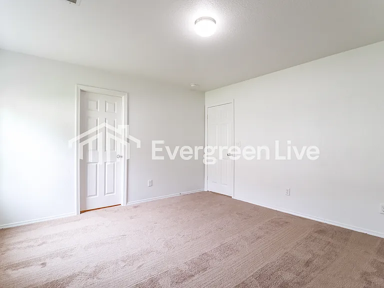1092 Huntington Dr — Photo 7