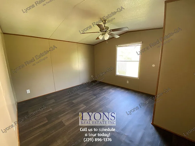 1913 Windsor Ave — Photo 11