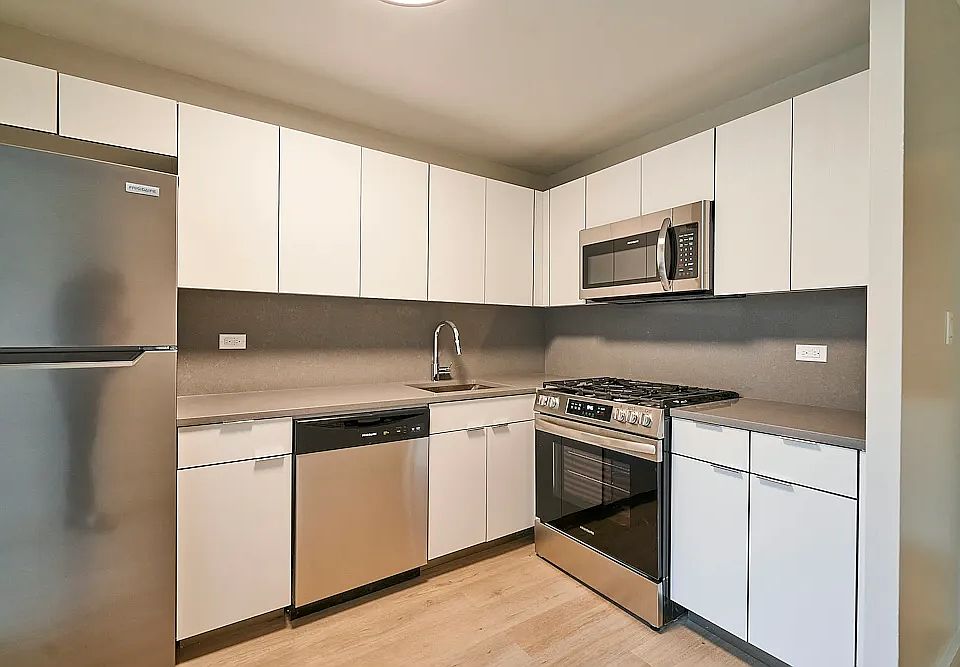 1st image of 560 Main St APT 1304