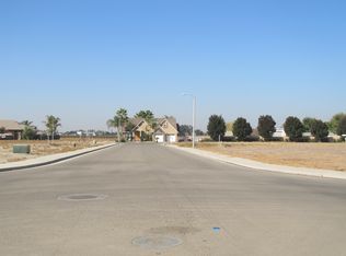 636 E Adobe Ct, Hanford, CA 93230
