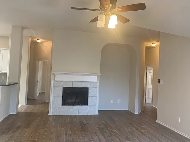 4 bed, 2142 sqft, $2,300 — Photo 4