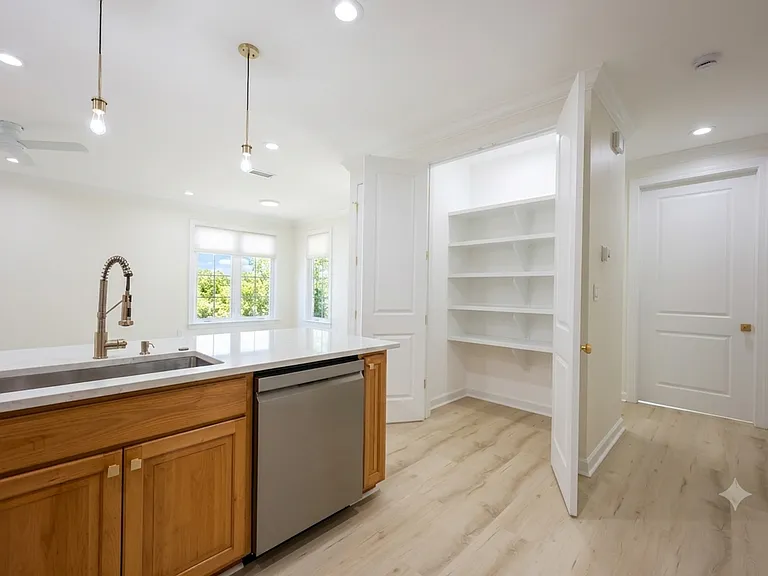 174 S Zander Way — Photo 9