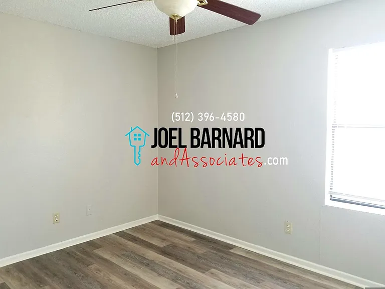 110 Lady Bird Lane — Photo 10