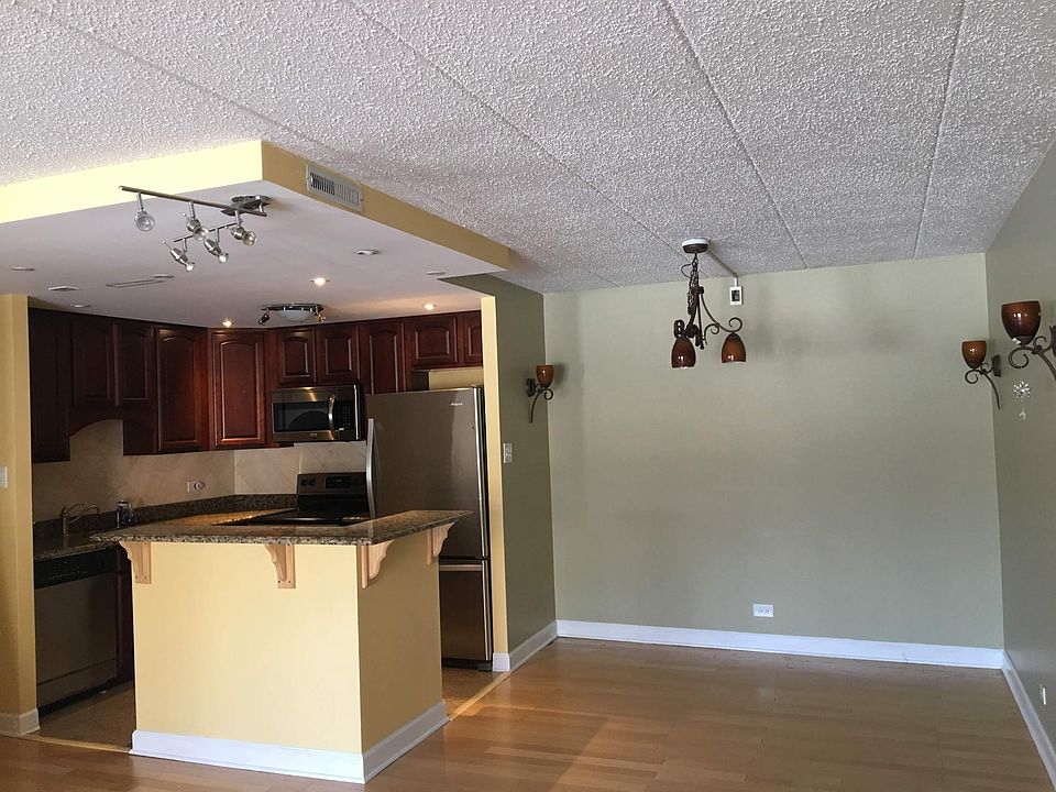 1st image of 3223 W Parkway Dr APT 1E