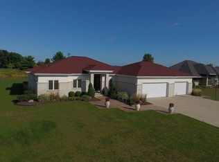 141 Titleist Trl, Poplar Grove, IL 61065