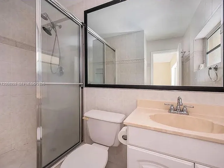 9402 SW 185th Ter — Photo 10