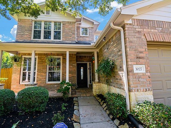4th image of 3027 Five Oaks Dr