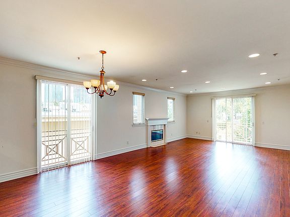 4th image of 2306 Fox Hills Dr APT 402