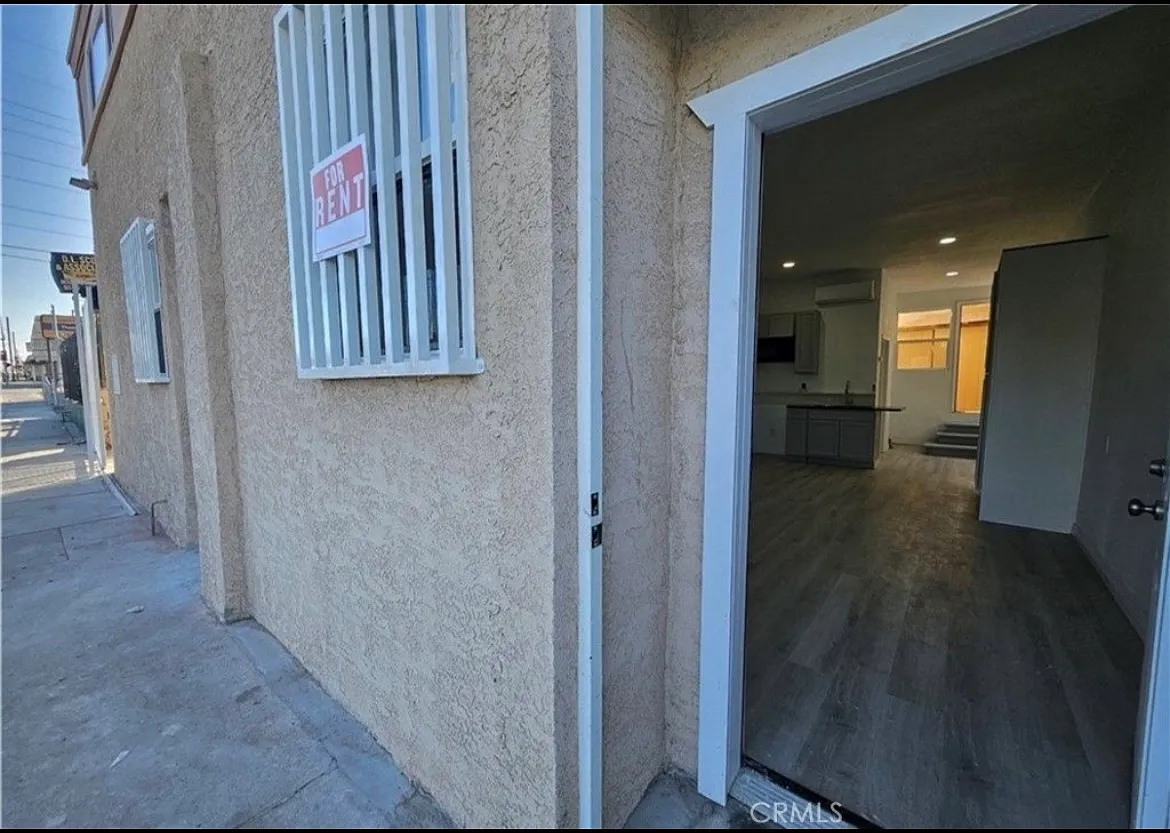 2 bed, 700 sqft, $2,500 — Photo 3