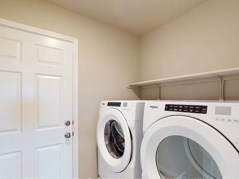 1261 Lindsey Dr — Photo 9