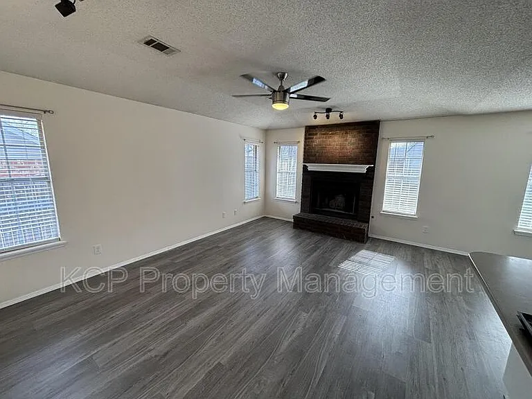 8812 Skypark Dr — Photo 8