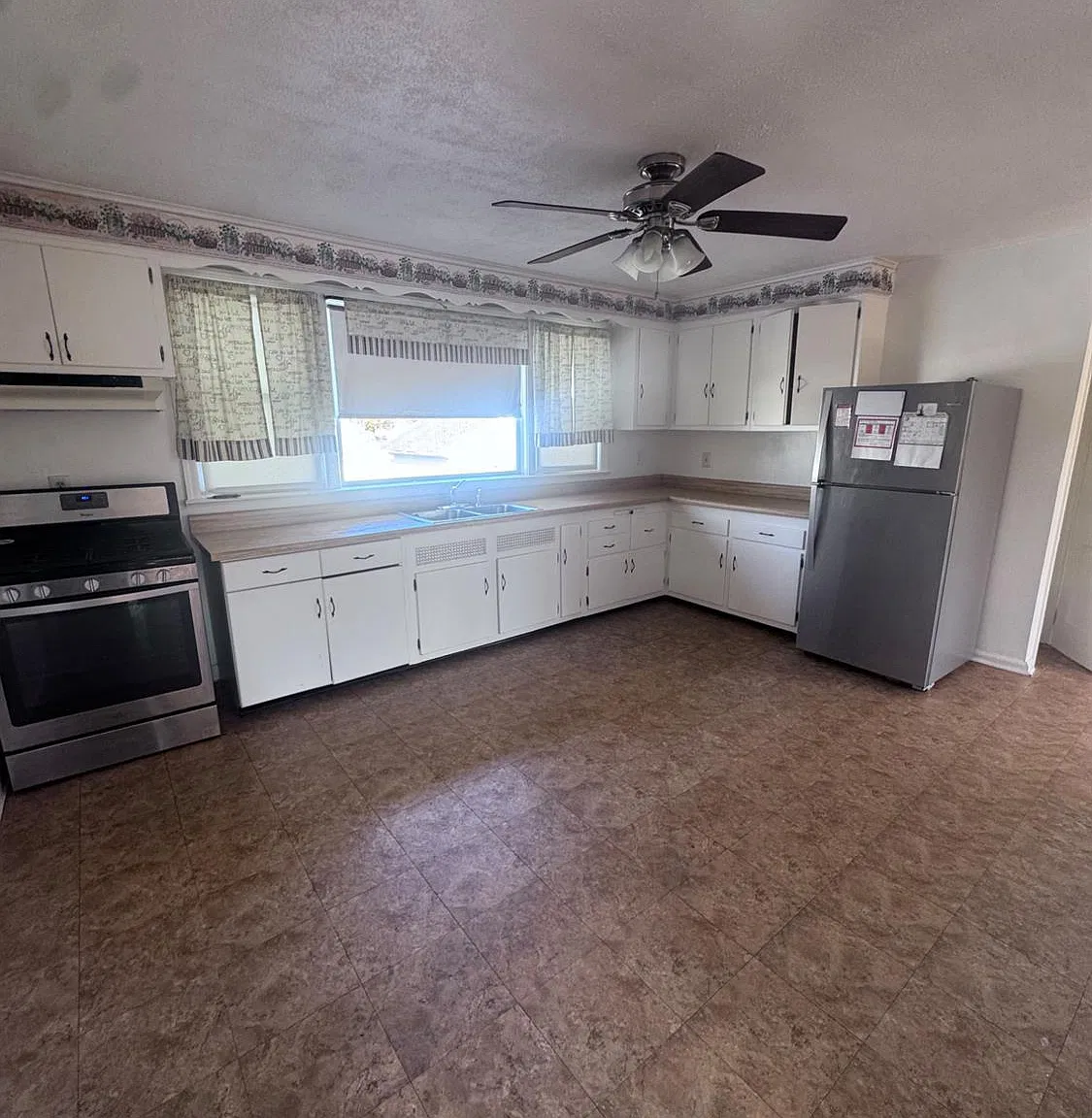 5 bed, 2.0 bath, $3,500 — Photo 4