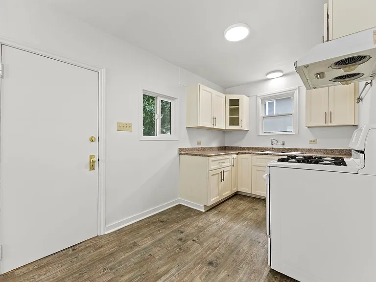 4736 Knight St — Photo 11