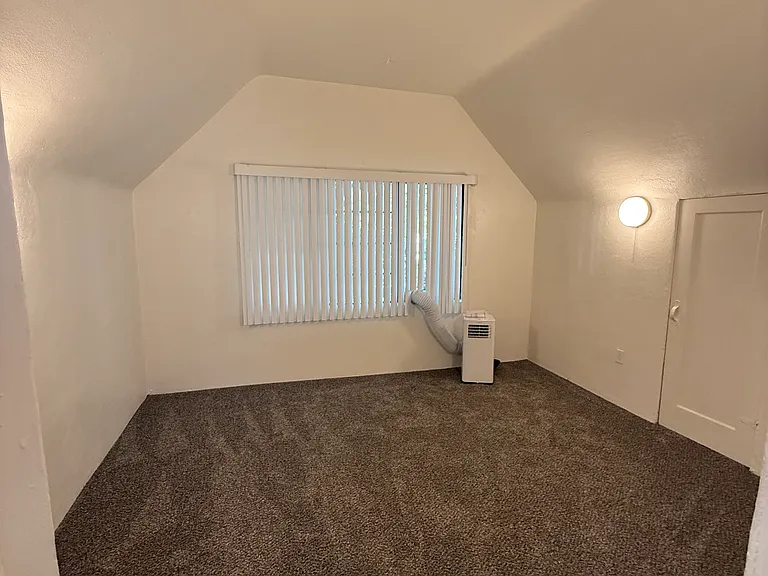 251 Hamilton St — Photo 9