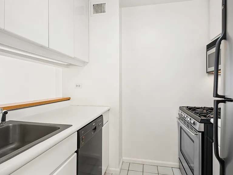 295 Greenwich St #2FN — Photo 4