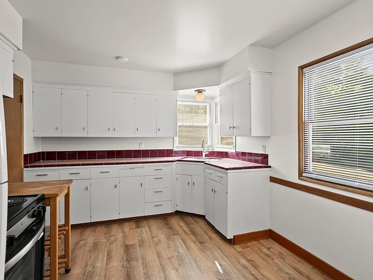 4815 SE Yamhill St — Photo 10