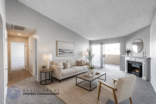 619 E. Riverside Dr. Photo 1