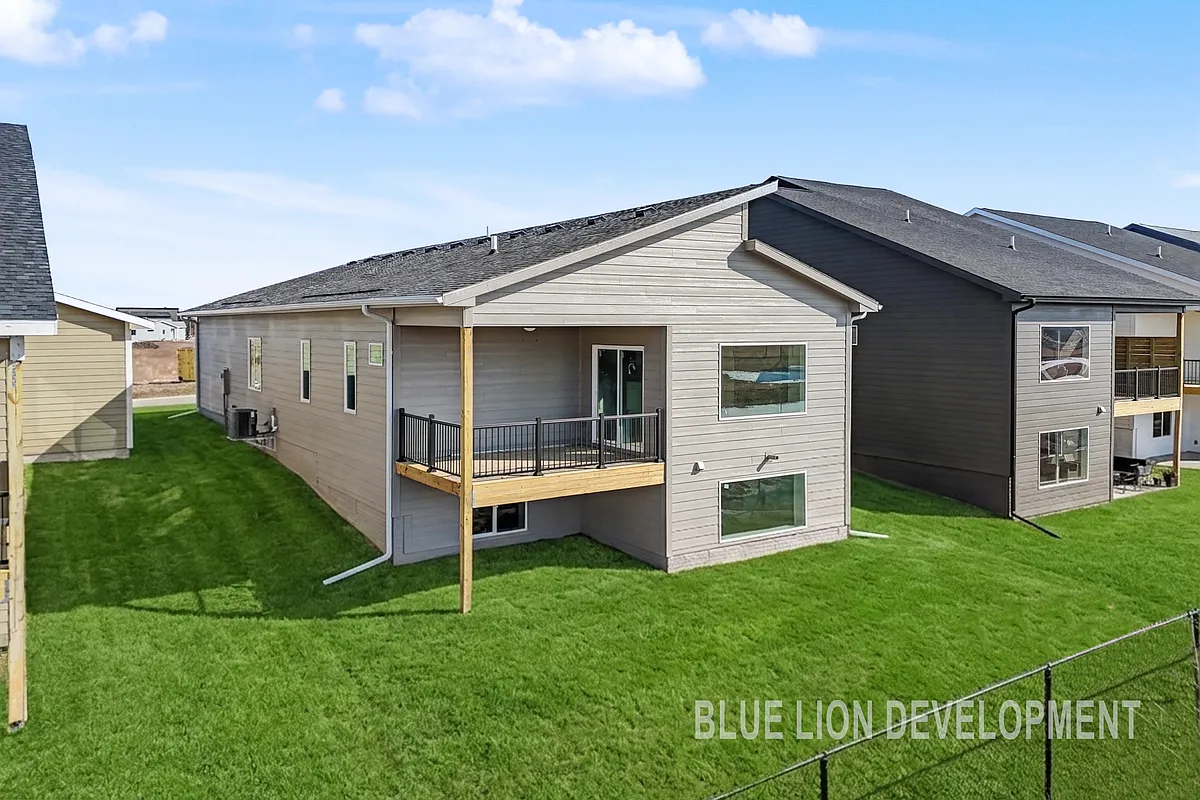 Building Photo - 1224 NW Sproul Dr