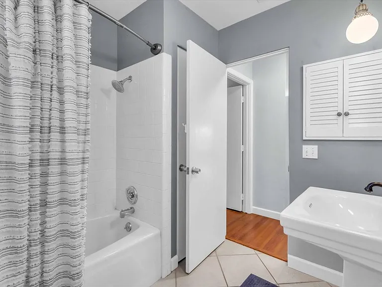 2732 Valencia Dr — Photo 17