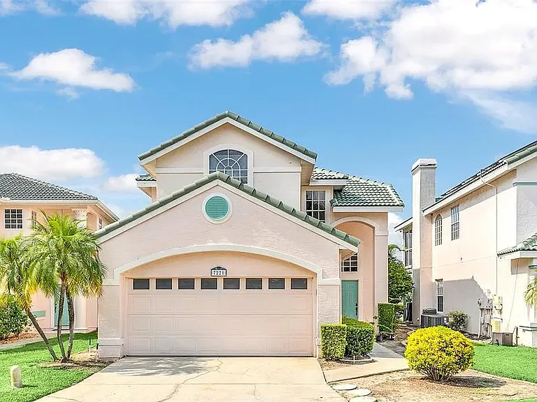 7221 Bay Club Way — Photo 1