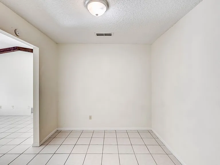 2404 Andover Dr — Photo 15