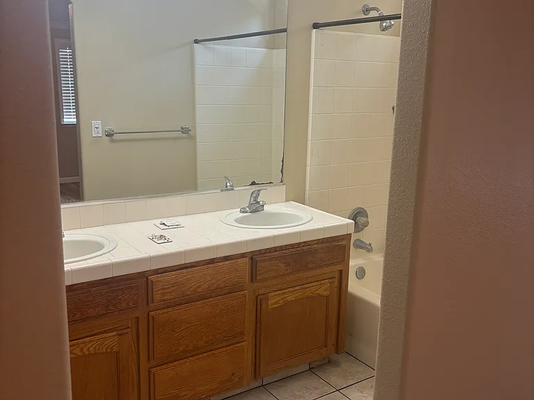 6769 N Constance Ave — Photo 27