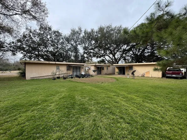 300 Echols St, Prairie View, TX 77446