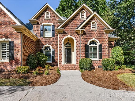 3rd image of 318 Summermore Dr