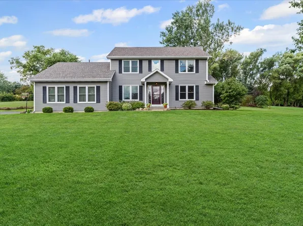 11111 Huron Dr, Spring Grove, IL 60081