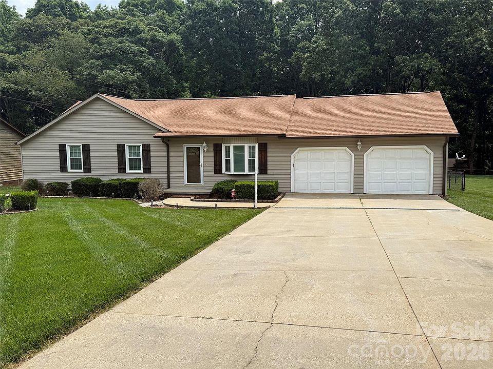 1st image of 812 Whites Farm Rd