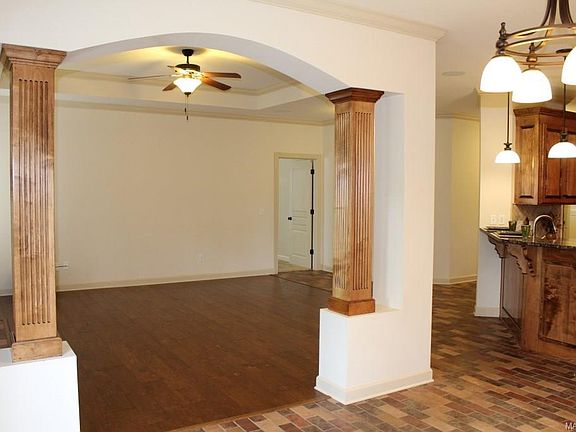5th image of 400 Riverwood Dr