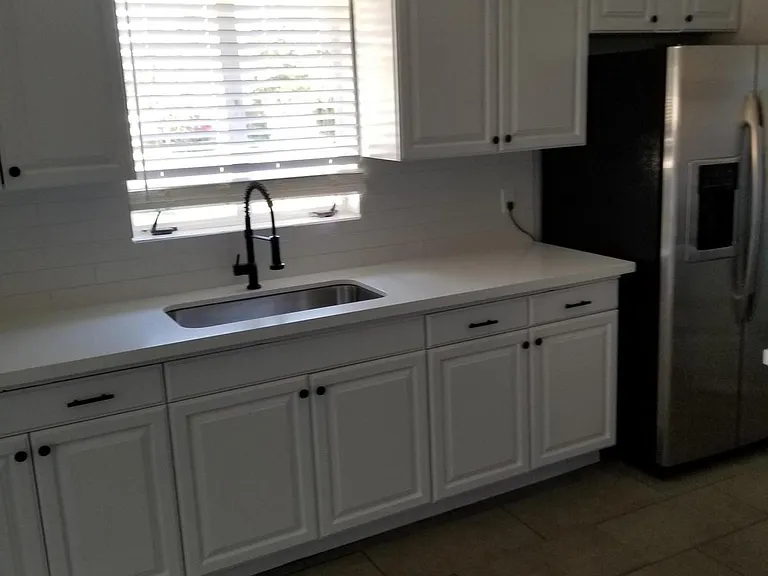 2422 N 20th Ave — Photo 3