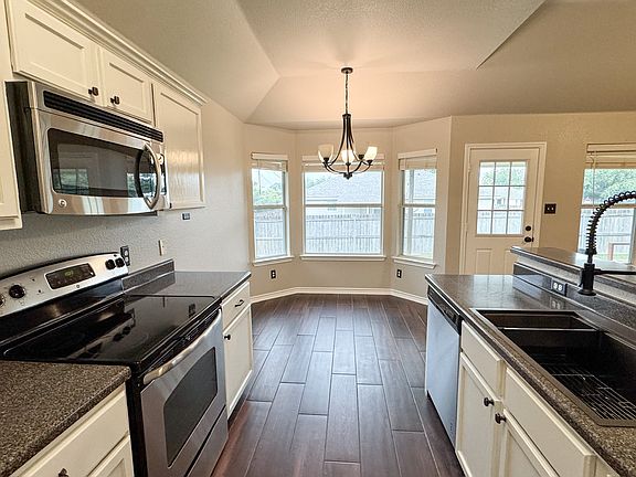 3rd image of 184 Lake Forest Dr