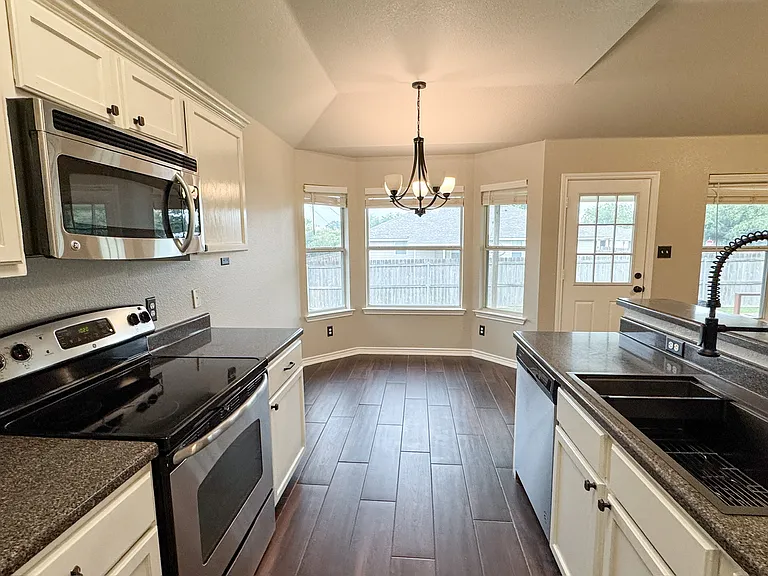 184 Lake Forest Dr — Photo 3