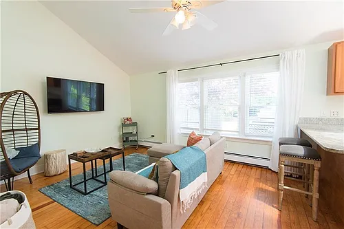 393 Aquidneck Ave Photo 1