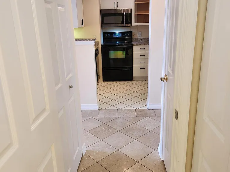 5809 Nicholson Ln #304 — Photo 35
