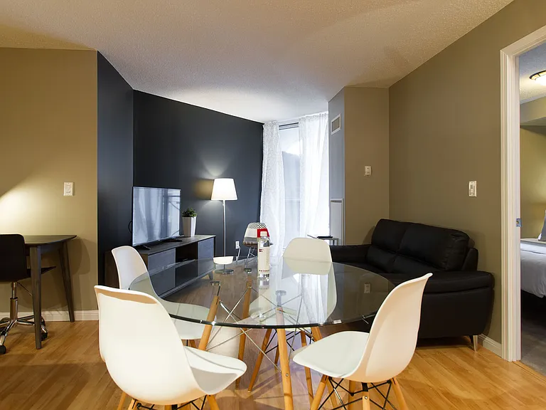 140 Simcoe St — Photo 9