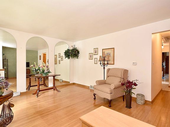 4th image of 3701 N Oketo Ave