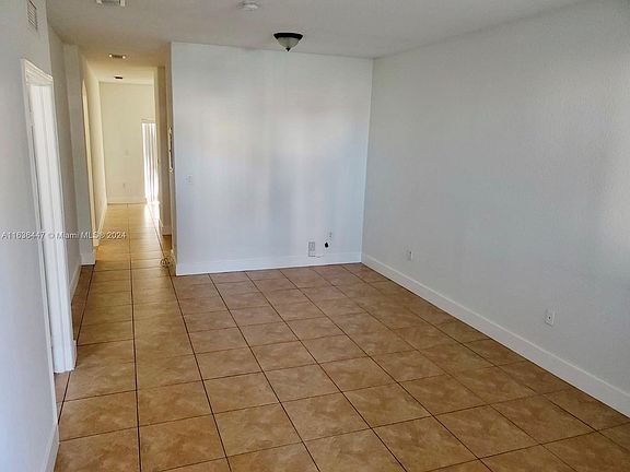 5th image of 2811 SE 17th Ave Unit 104
