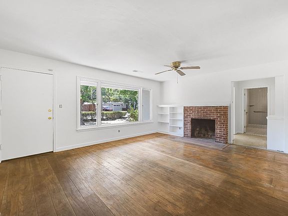 3rd image of 1640 Hill Road