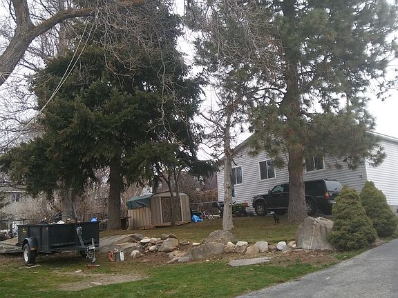 3rd image of 953 N Alvin Ct