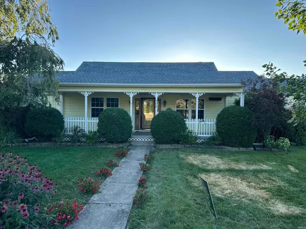 408 N Spencer St, Redkey, IN 47373