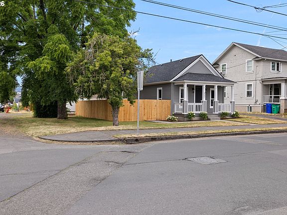 4th image of 807 NE 74th Ave