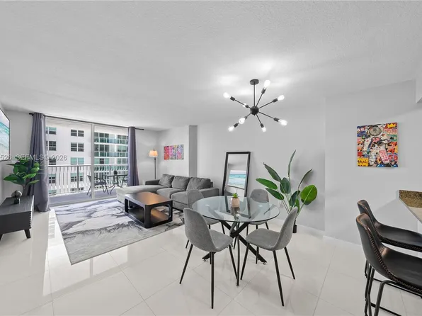 1200 Brickell Bay Dr APT 2205, Miami, FL 33131