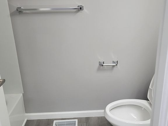 4th image of 11 N Highland Ave