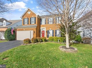 8156 Tillinghast Ln, Gainesville, VA 20155