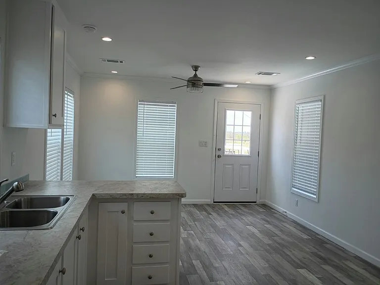 Sunshine MH & RV Resort — Photo 104