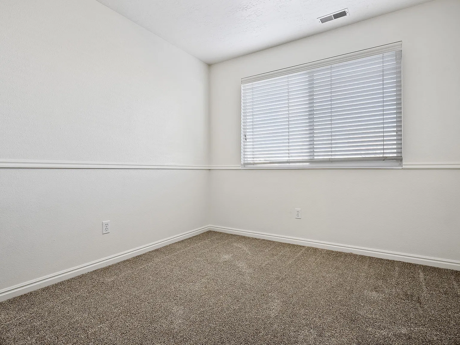 986 N 2820 W — Photo 4