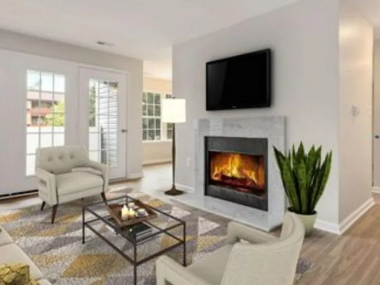 6425 Richmond Hwy #301 — Photo 3